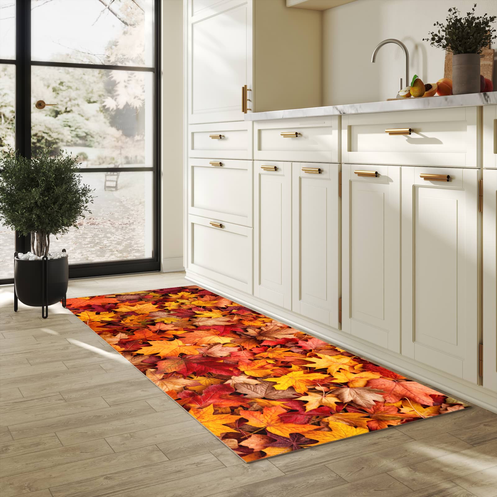 Langlebiger Teppich für die Küche mit Motiv Herbstlaub in heller Küche