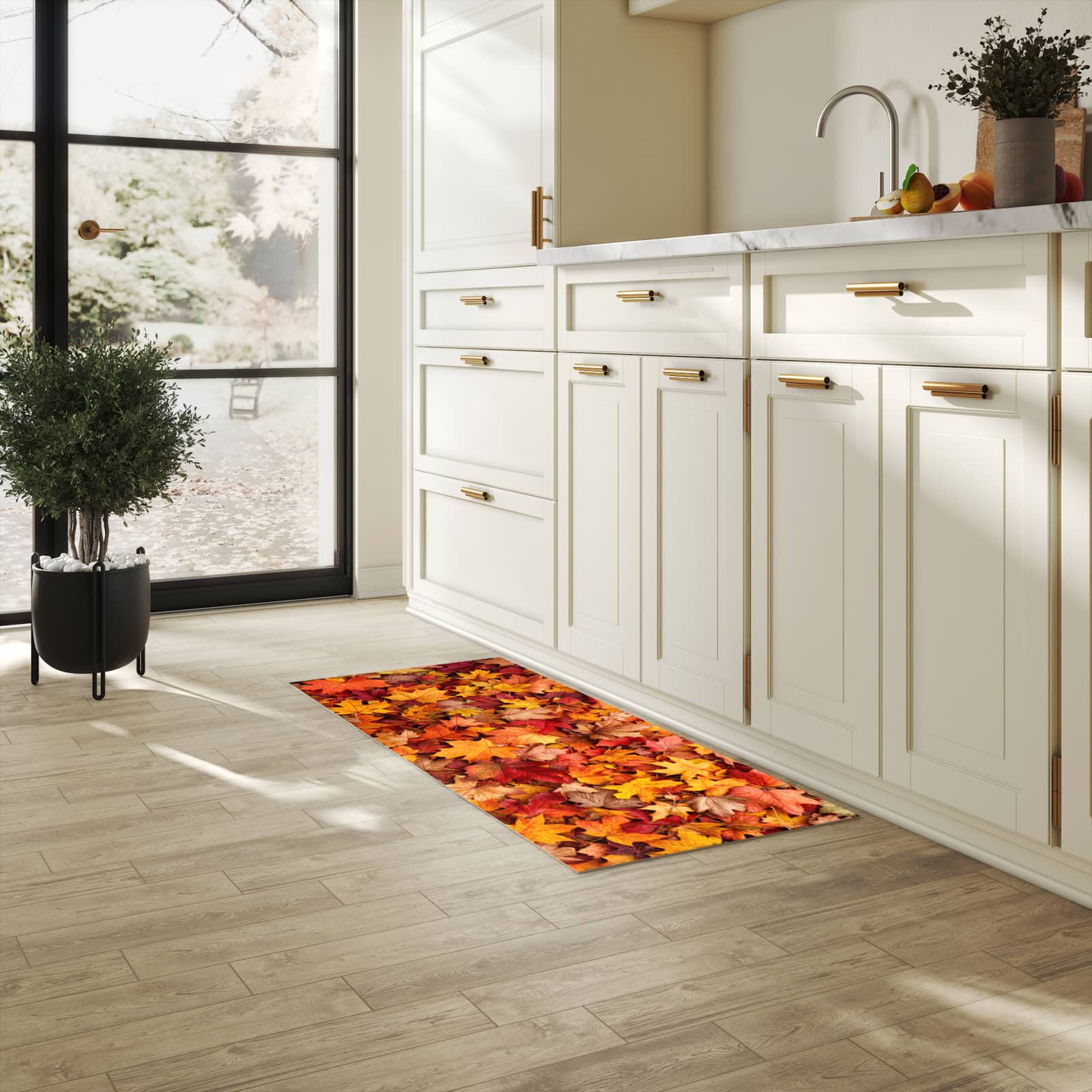 Geruchsneutraler rutschfester Küchenläufer mit Motiv Herbstlaub in heller Küche