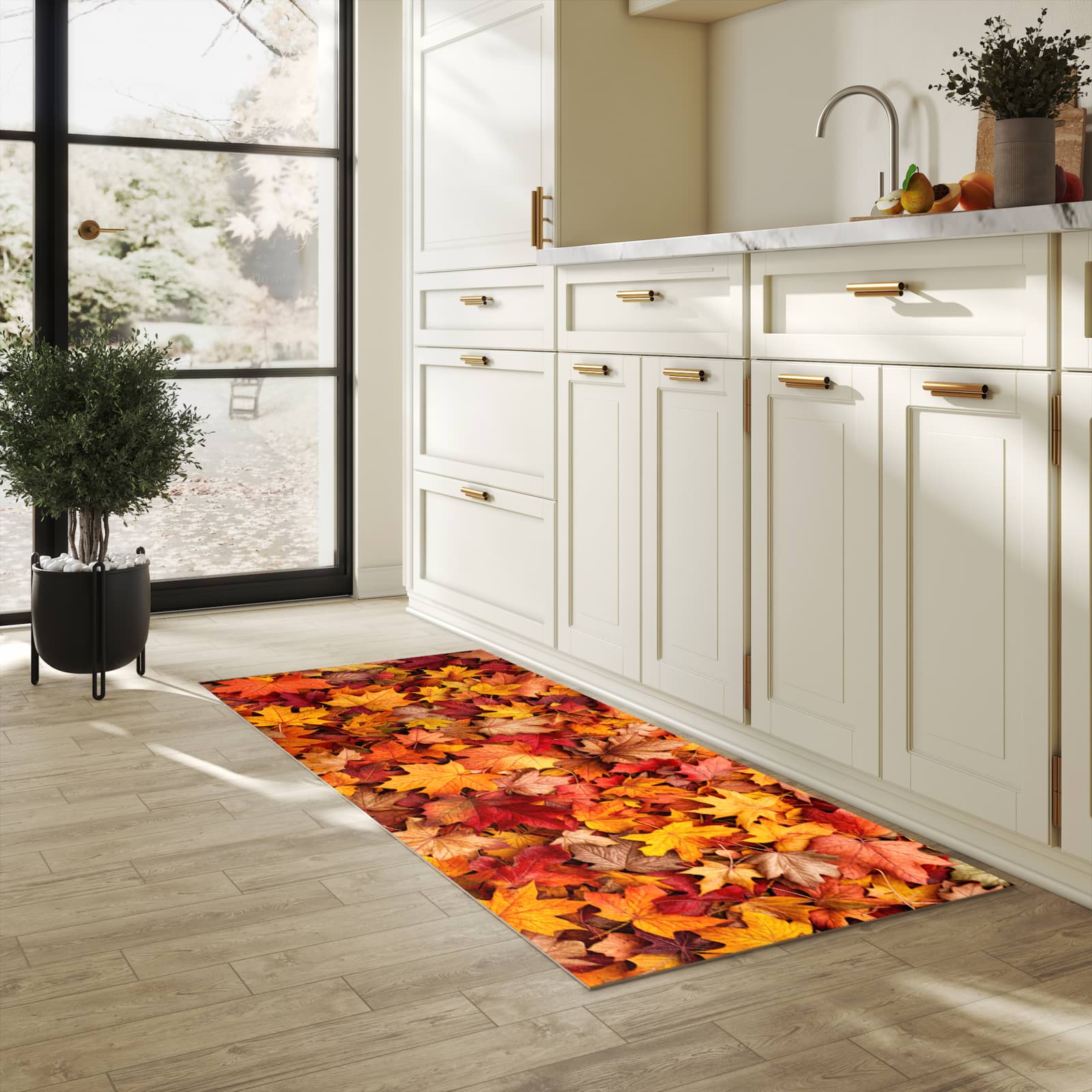 Abwaschbarer Küchenteppich mit Motiv Herbstlaub in heller Küche