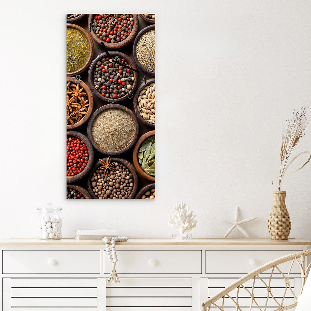 Wanduhr Verschiedene Gewuerze aus Glas – Hochformat 30 × 60 cm – Gewürze in geschnitzten Holzschalen