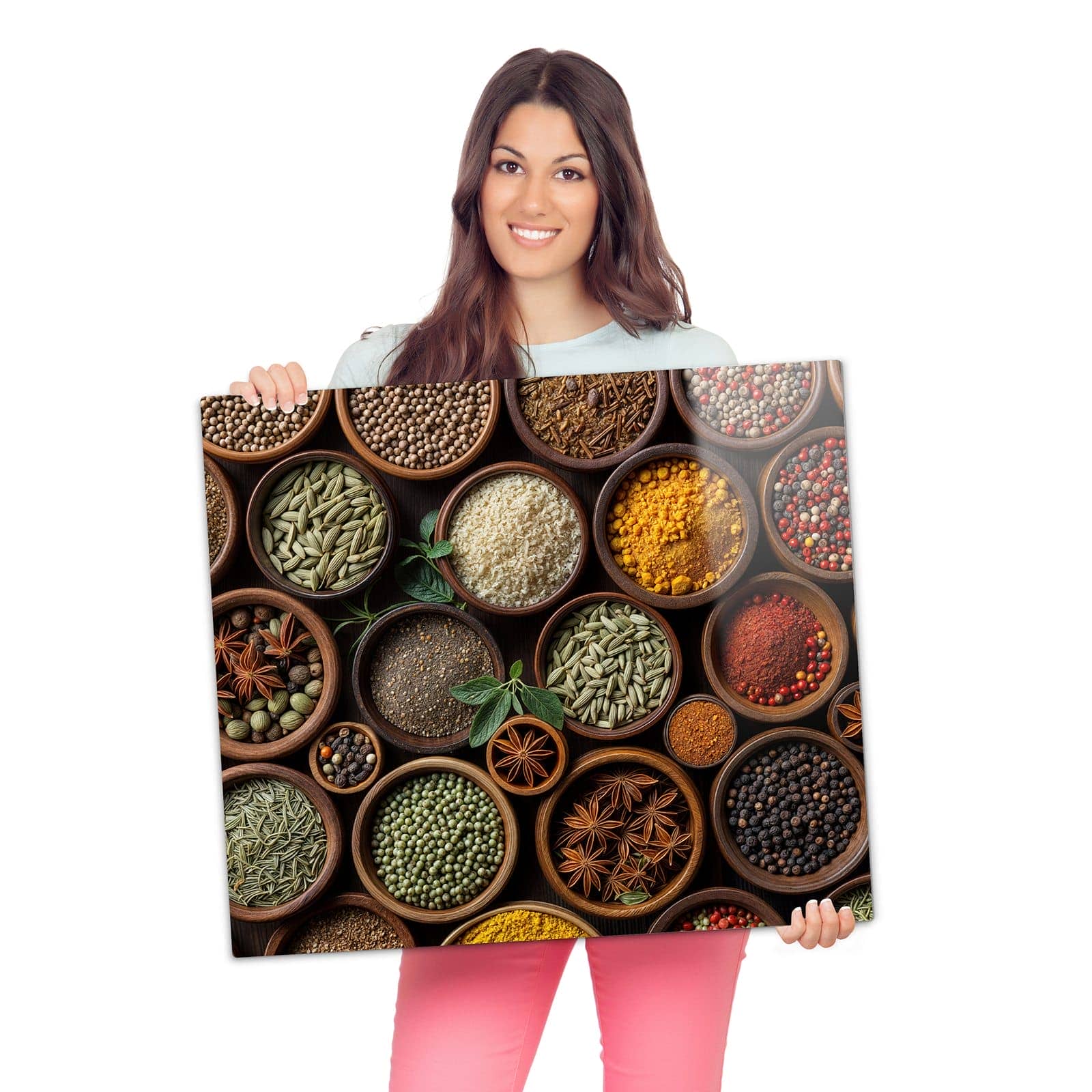 Herdplattenabdeckung mit Vielfalt Gewuerze-Motiv wird zur Größendarstellung gehalten