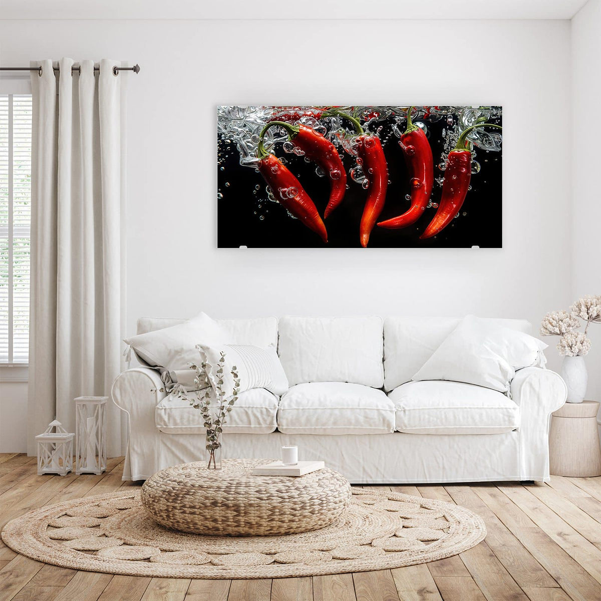 Wandbild - Chilis im dunklen Wasser - Querformat – Rote Chilis sinken ins Wasser
