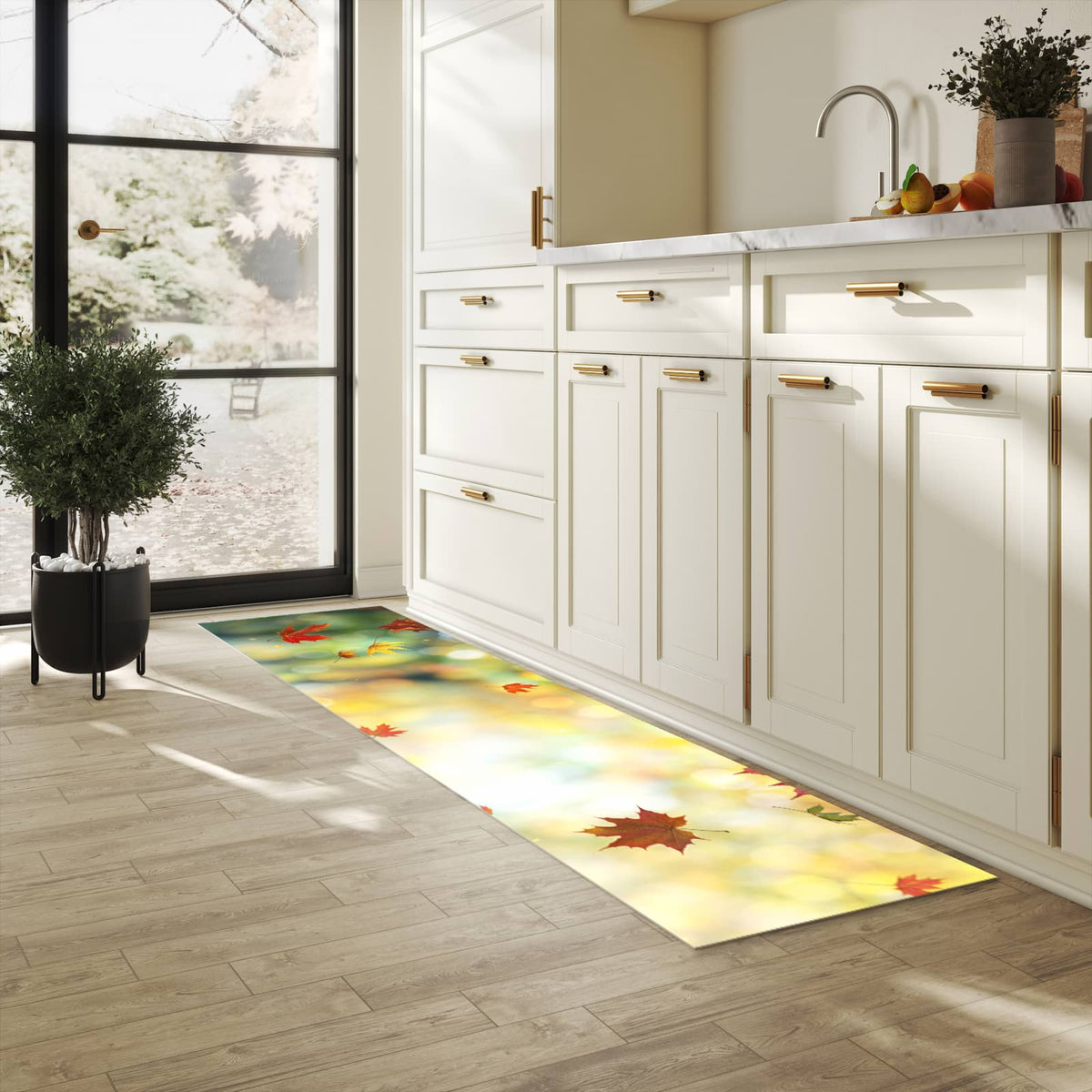 Fleckenresistenter Küchenläufer mit Motiv Herbstlaub Wald in heller Küche
