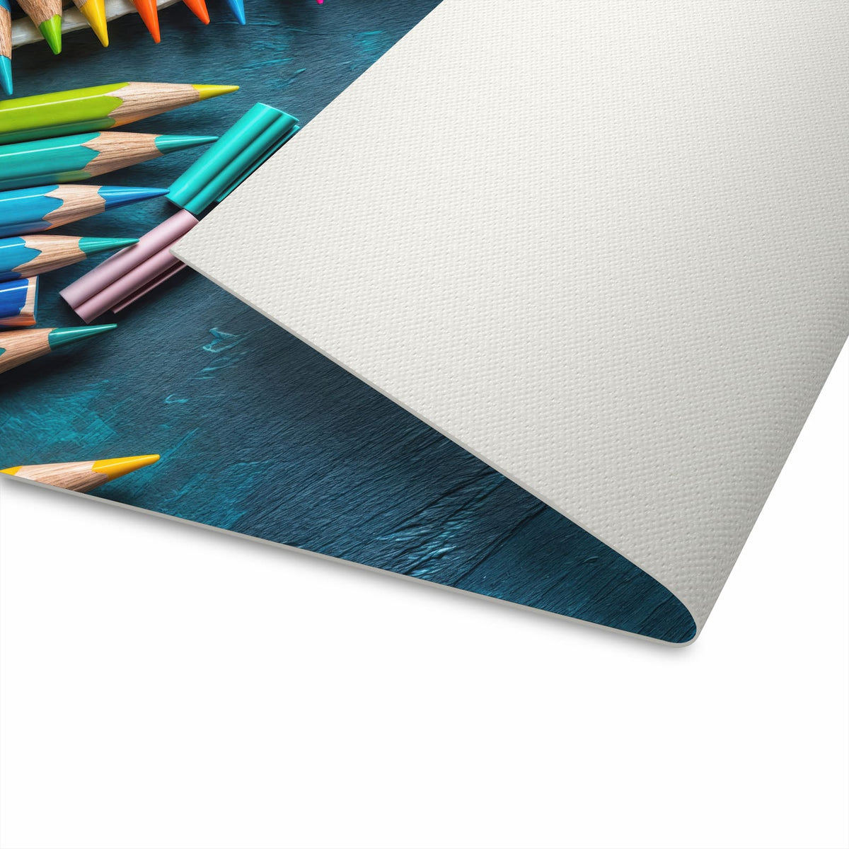 Pflegeleichter Teppich in Küche mit Motiv Buntstifte auf Holz für einfache Reinigung