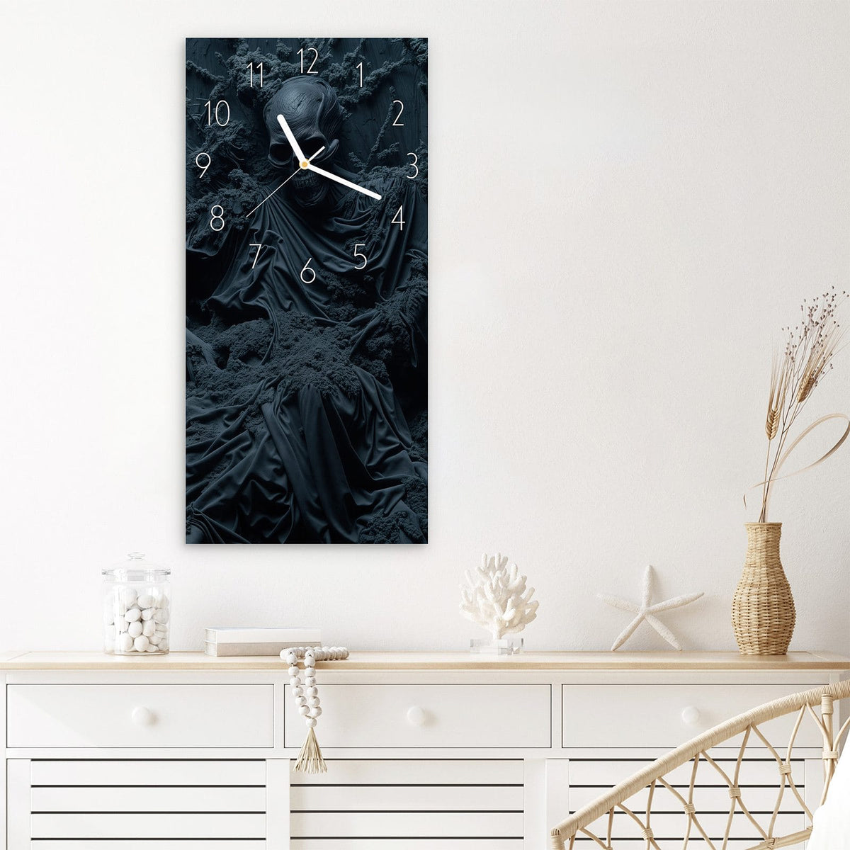 Wanduhr Skeletthüter aus Glas – Geflügeltes Skelett in Grau