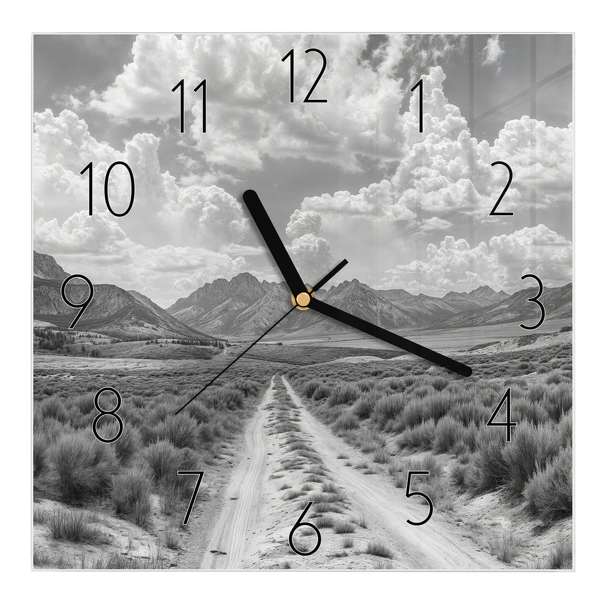 Wanduhr aus Glas, Ziffernblatt Elegant mit Motiv Gebirgspanorama: Schwarzweißer Feldweg durch Buschland auf eine Bergkette unter Quellwolken zu #ziffernblatt_Elegant
