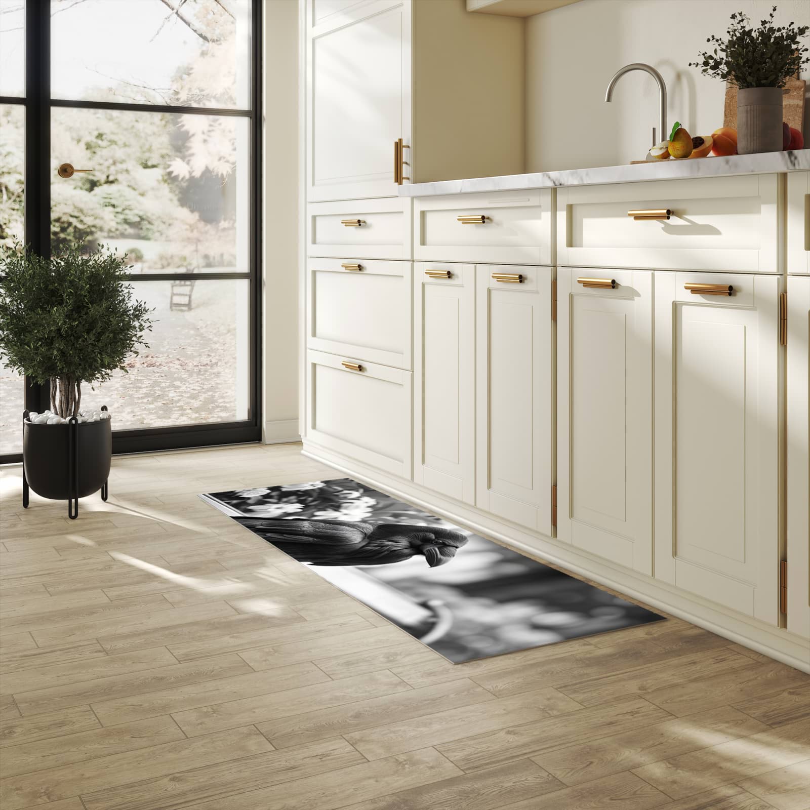 UV-beständiger Küchenläufer mit Motiv Rabe auf Bank in heller Küche