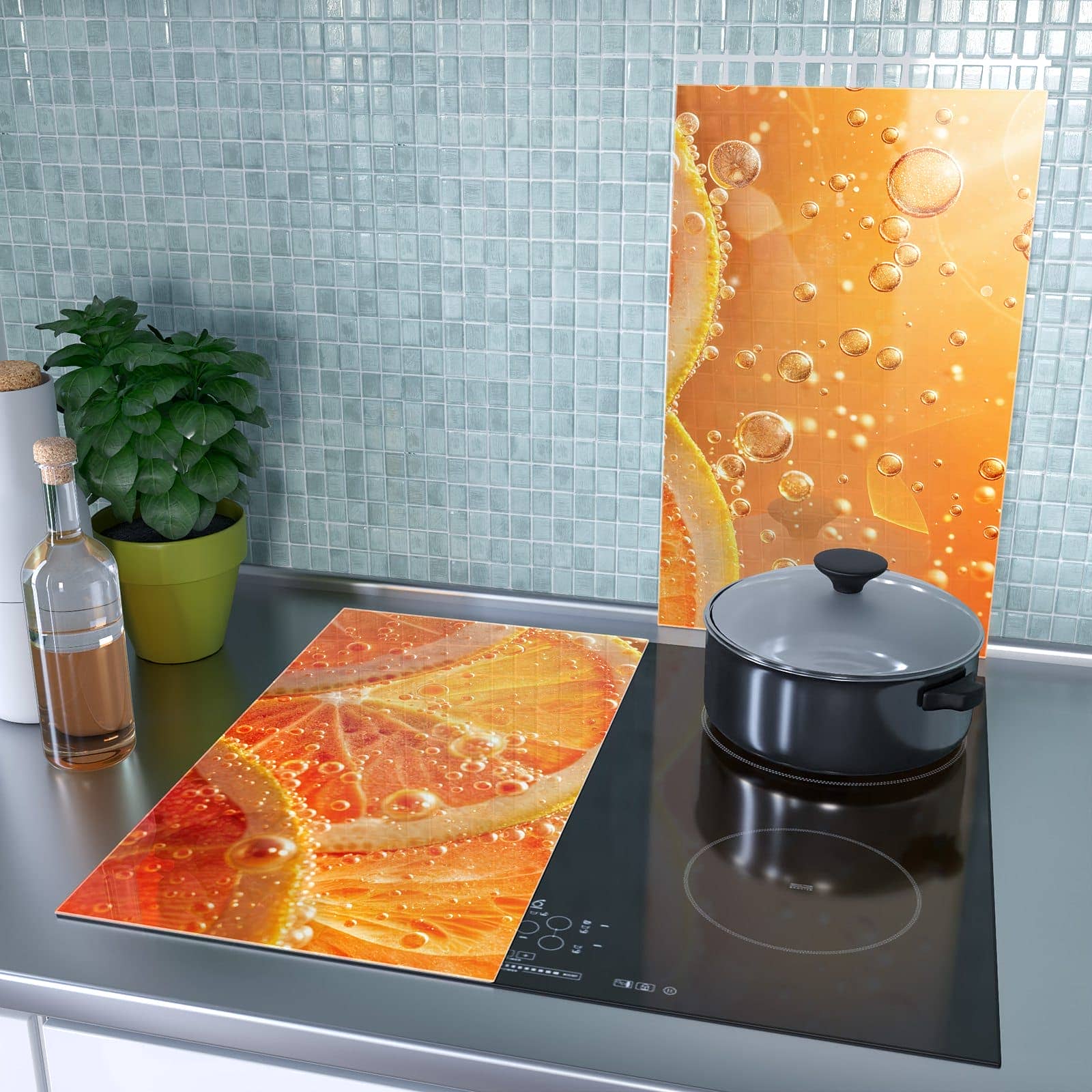 2-teilige Herd Schutzplatte mit Spritzige Orange-Motiv als Spritzschutz hinter dem Kochfeld