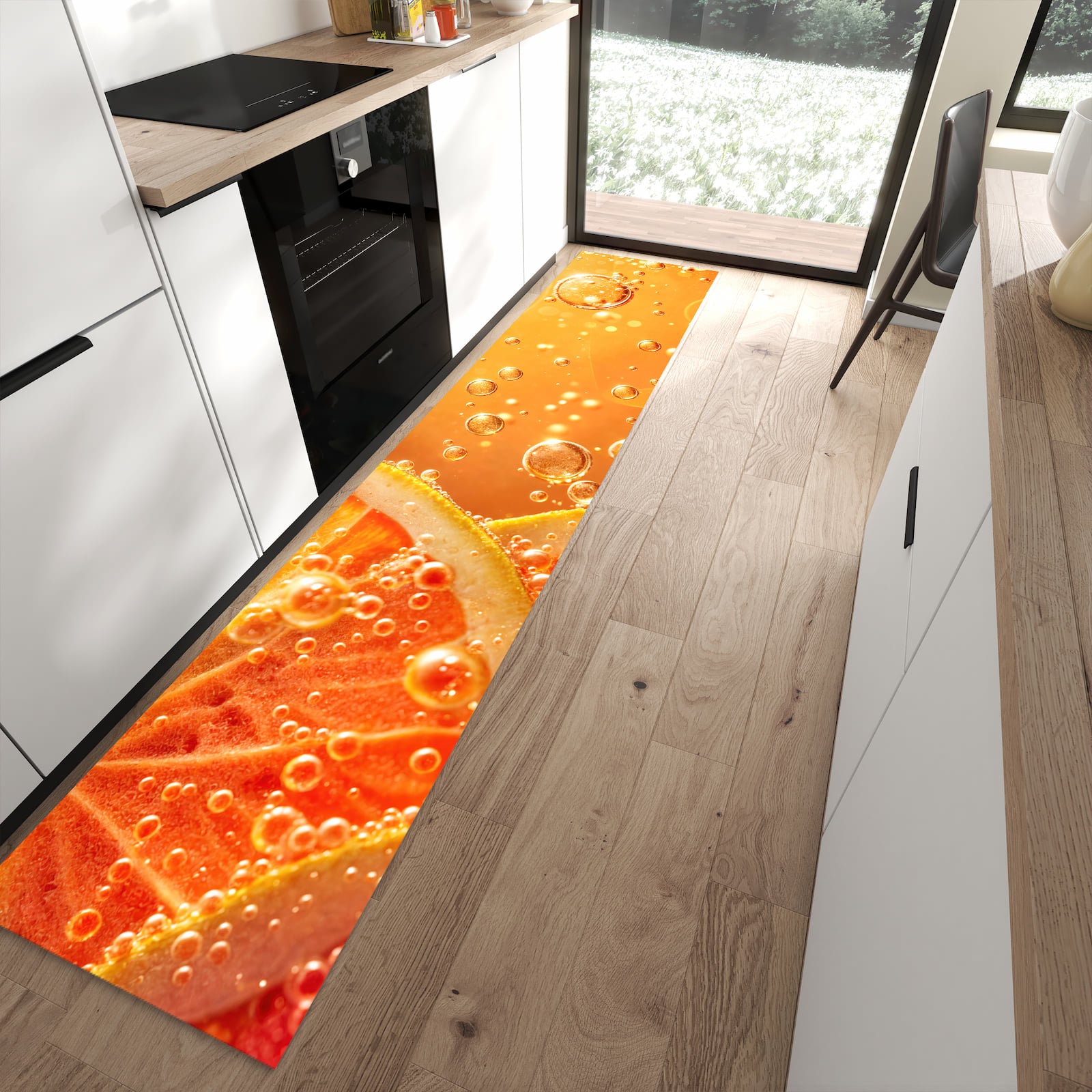 Bodenschonender langer Teppich mit Motiv Spritzige Orange in moderner Küche