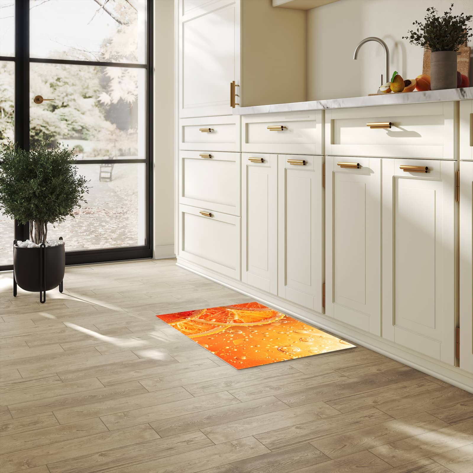 Bodenschonender Küchenteppich mit Motiv Spritzige Orange in heller Küche