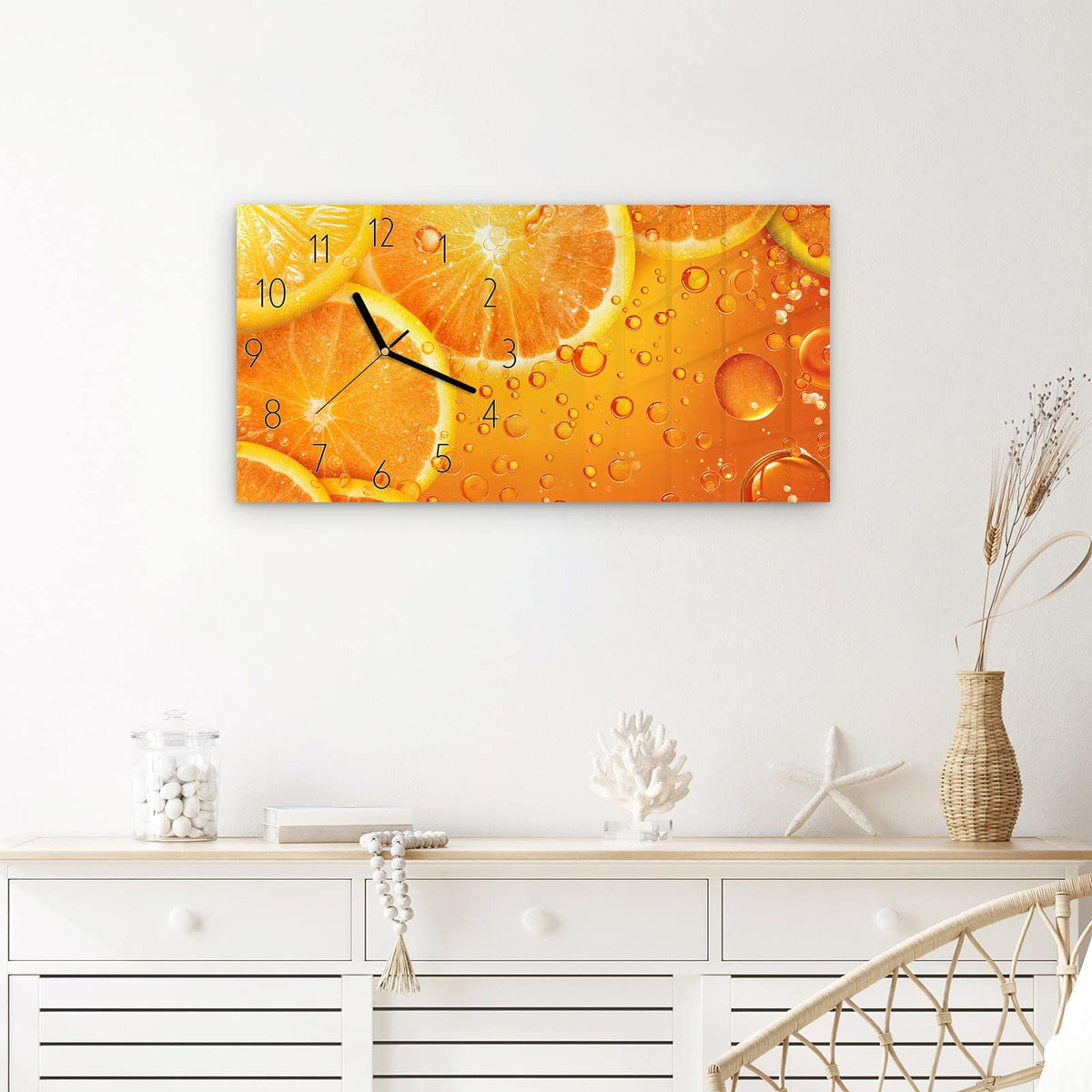 Wanduhr Erfrischende Orange aus Glas – Querformat 60 × 30 cm – Orangenscheiben mit feinen Bläschen