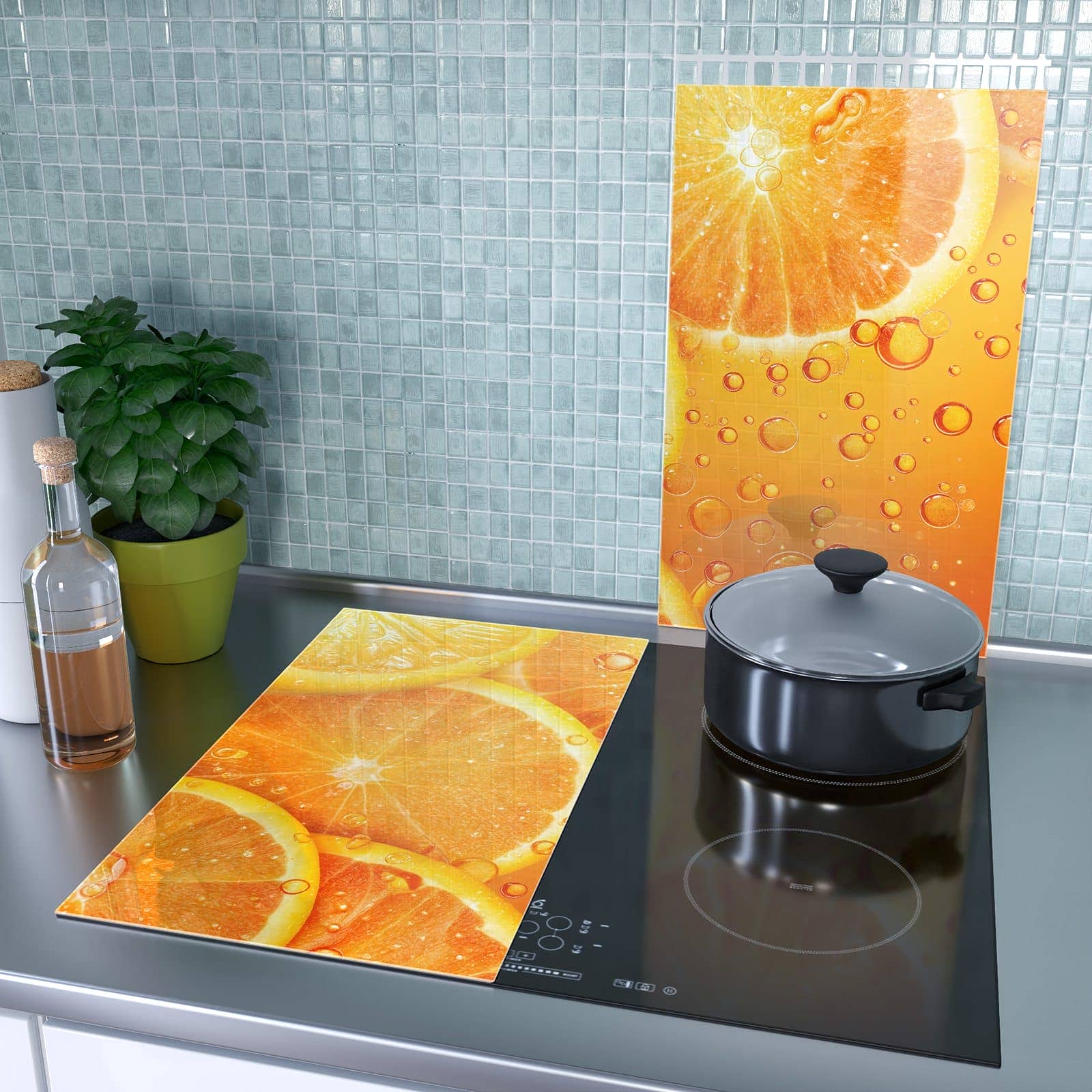2-teilige Herdabdeckplatte für Ceranfeld mit Erfrischende Orange-Motiv als Spritzschutz hinter dem Kochfeld