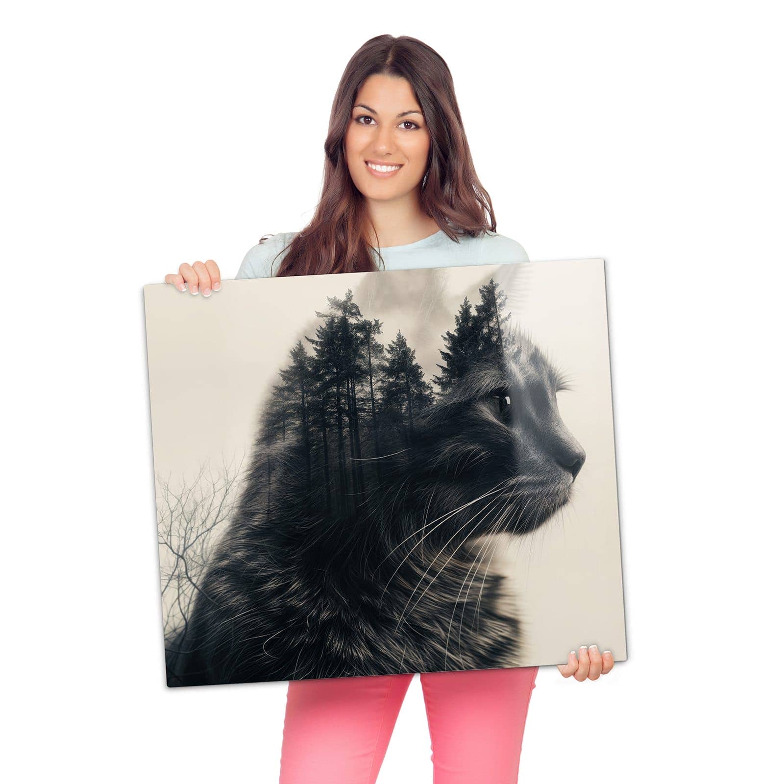 Herdabdeckplatte mit Waldkatze-Motiv wird zur Größendarstellung gehalten