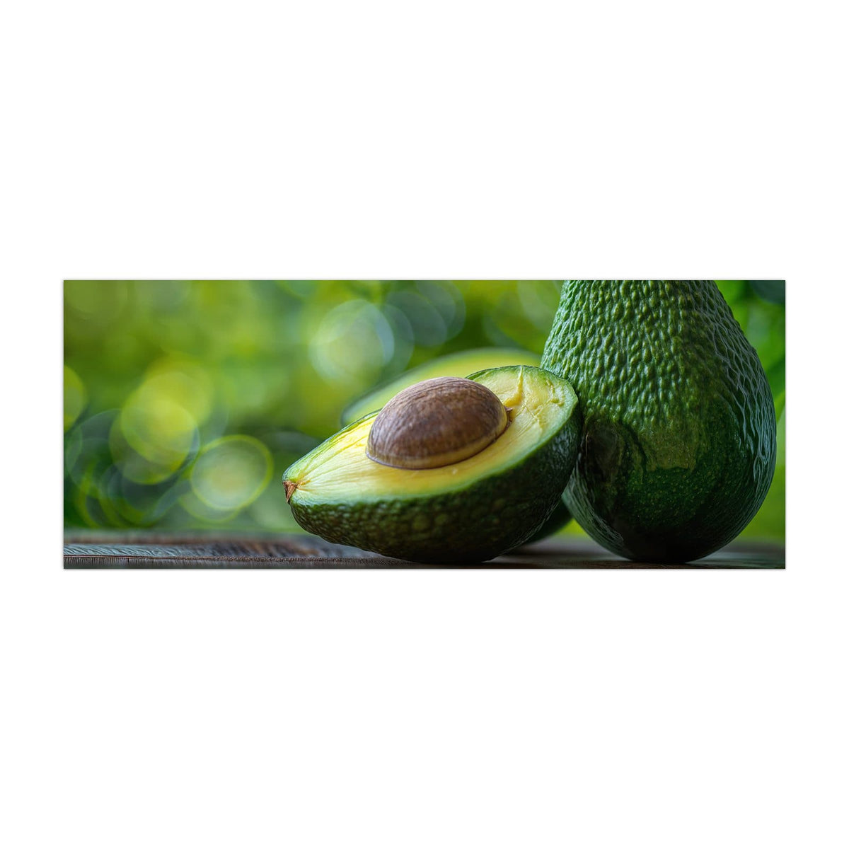 Küchenrückwand aus Glas Halbierte Avocado im Hochformat, Motiv bildfüllend von vorn
