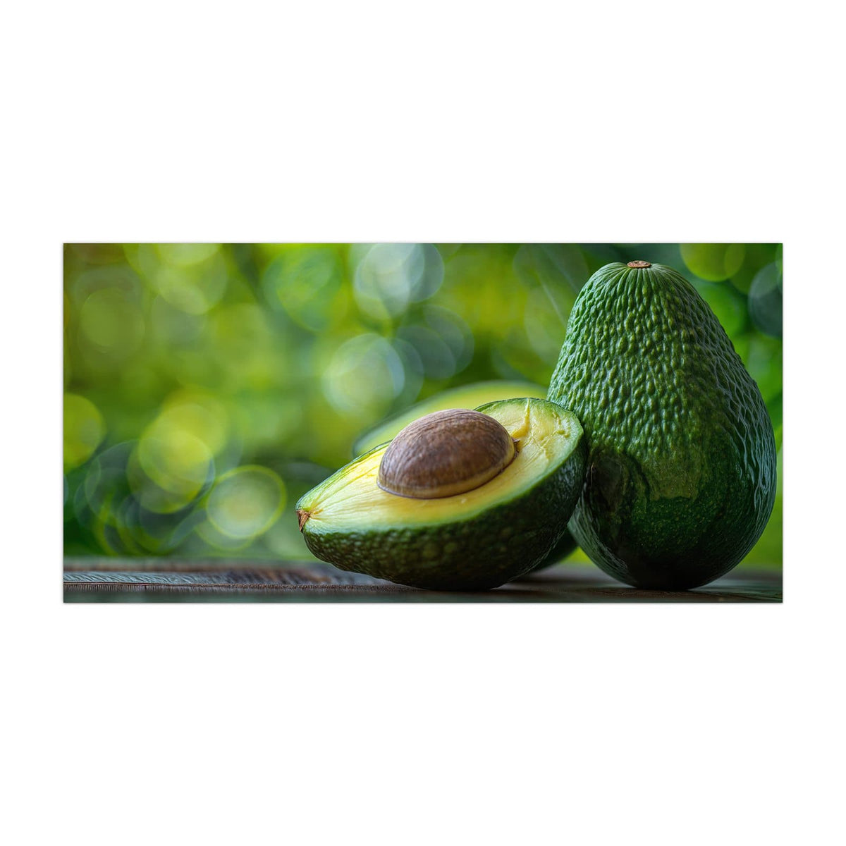 Küchenrückwand aus Glas Halbierte Avocado im Hochformat, Motiv bildfüllend von vorn