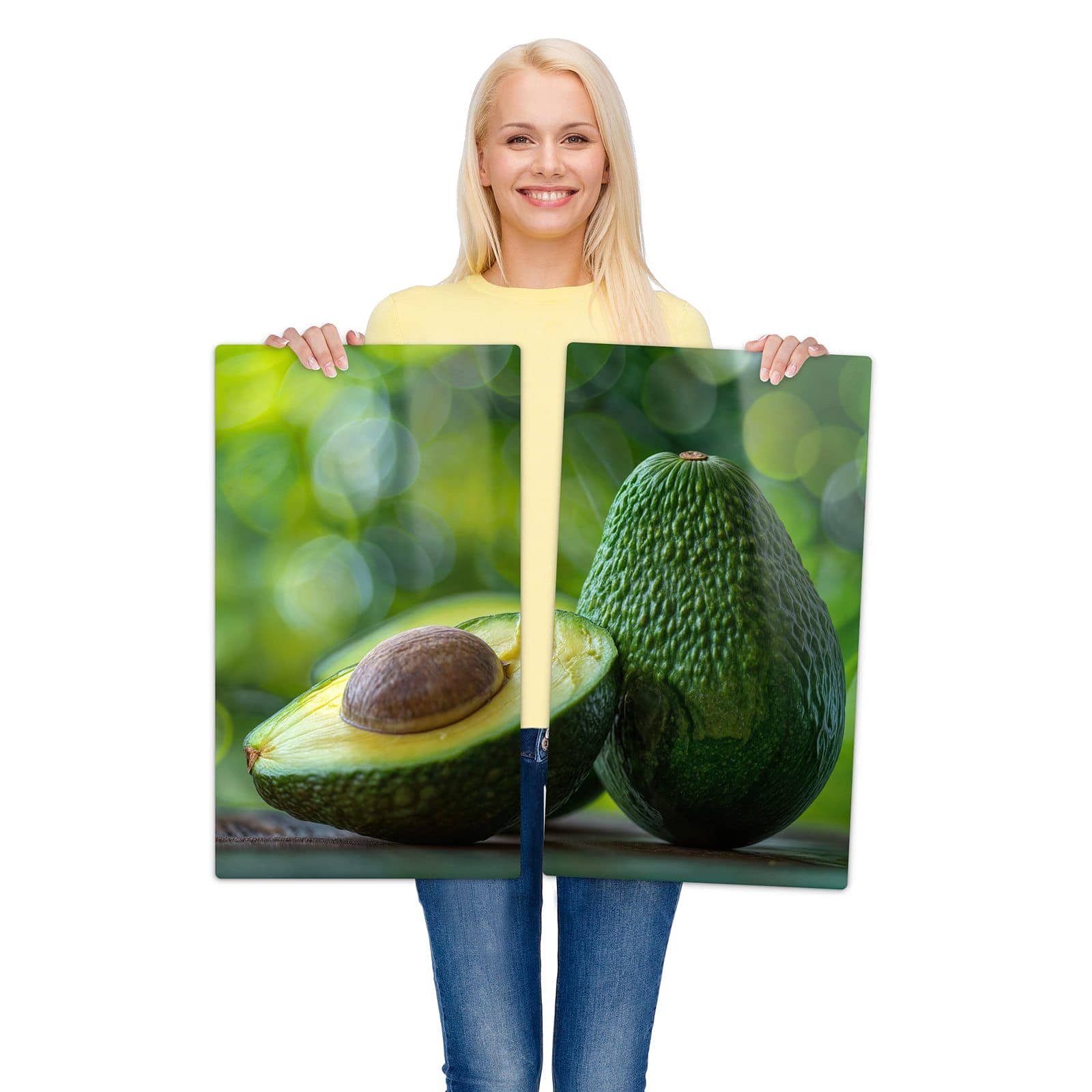 2-teilige Herdabdeckplatte aus Glas mit Avocado Anschnitt-Motiv wird zur Größendarstellung gehalten