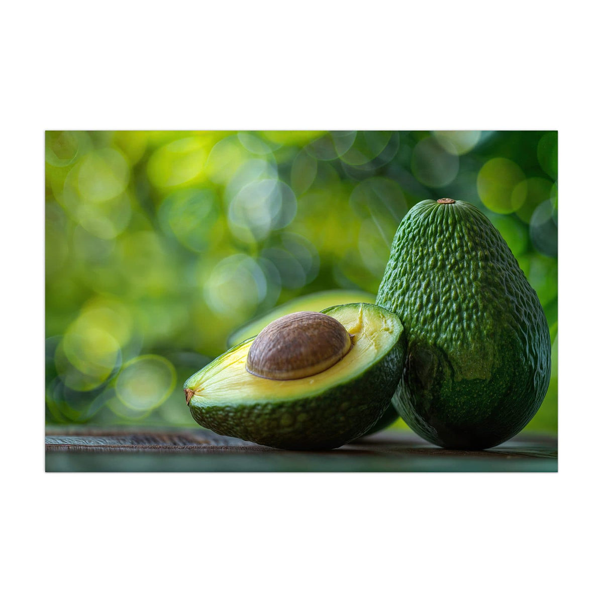 Küchenrückwand aus Glas Halbierte Avocado im Hochformat, Motiv bildfüllend von vorn