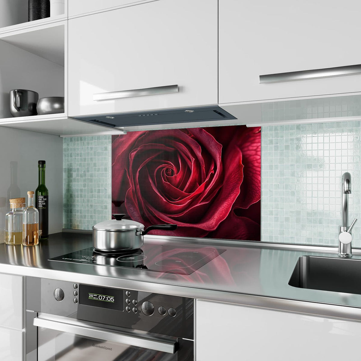 Küchenrückwand aus Glas Tiefrote Rosenblüte im Hochformat als Spritzschutz hinter dem Kochfeld, über dem Fliesenspiegel montiert