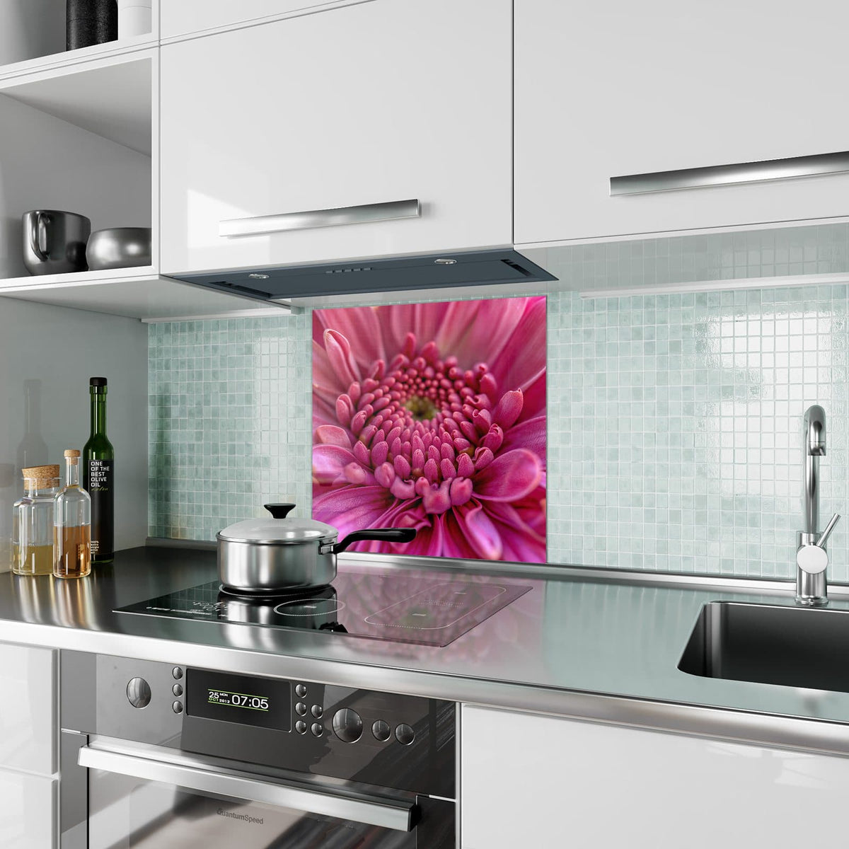 Küchenrückwand aus Glas Pinke Blütenspirale im quadratischen Format als Spritzschutz hinter dem Kochfeld, über dem Fliesenspiegel montiert