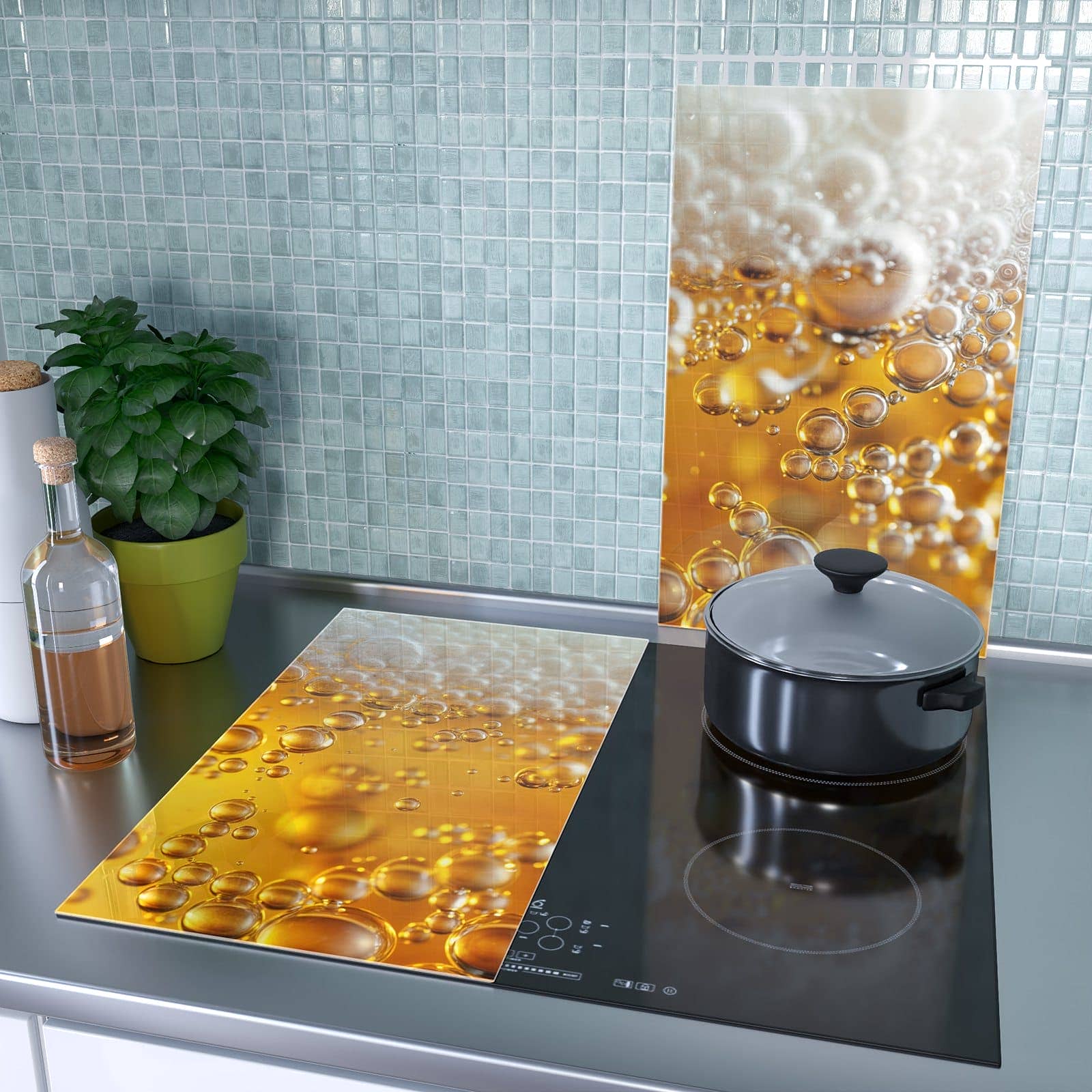 2-teilige Herdabdeckplatten aus Glas mit Goldene Champagnerblasen-Motiv als Spritzschutz hinter dem Kochfeld