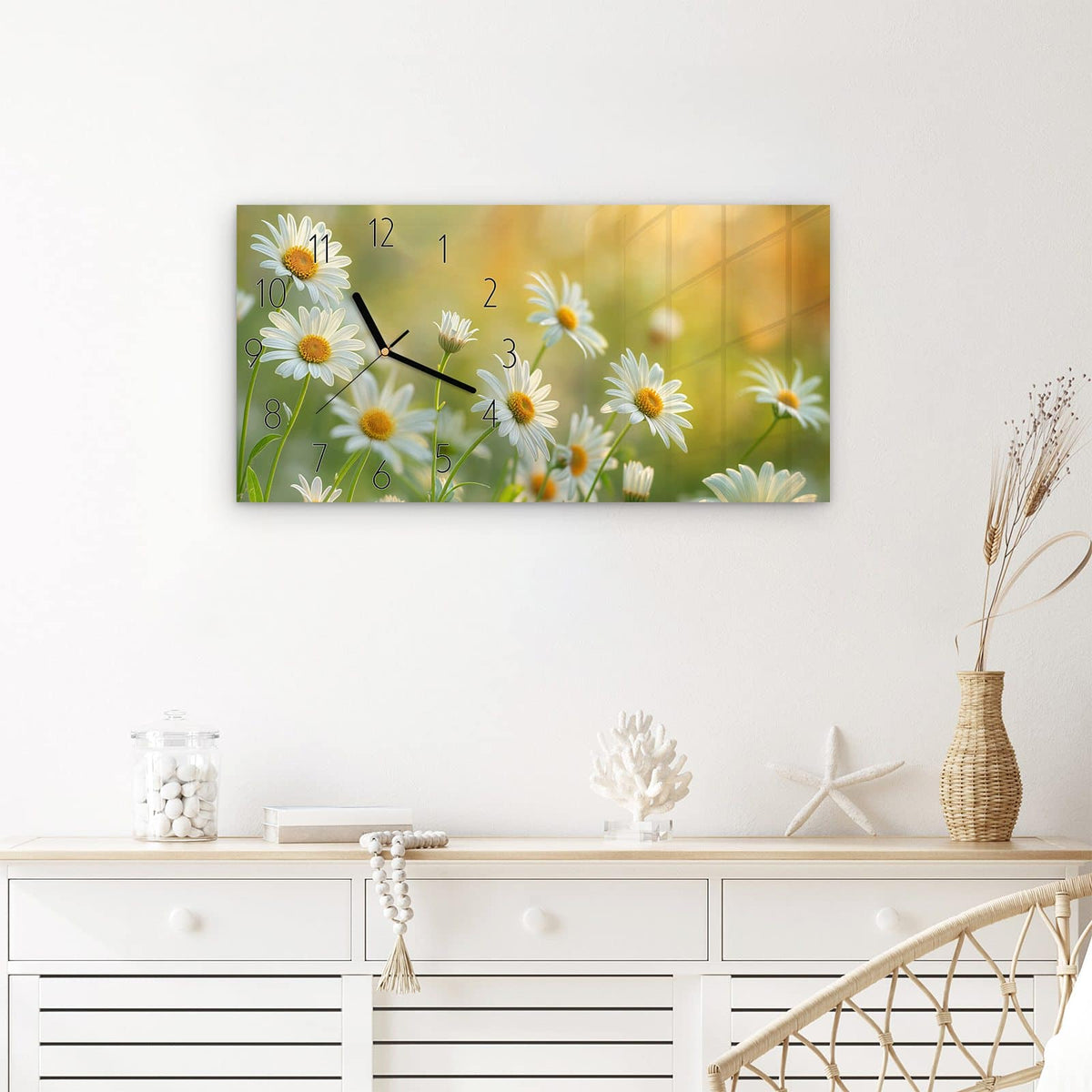 Wanduhr Blühende Gänseblümchen aus Glas – Querformat 60 × 30 cm – Gänseblümchen auf grüner Wiese