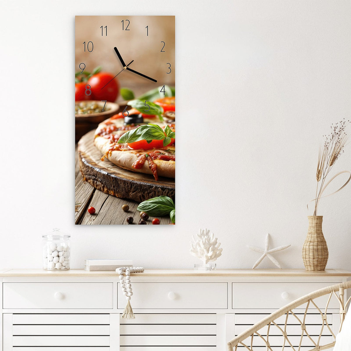 Wanduhr Pizza im Holzofen aus Glas – Pizza auf rustikalem Holzbrett