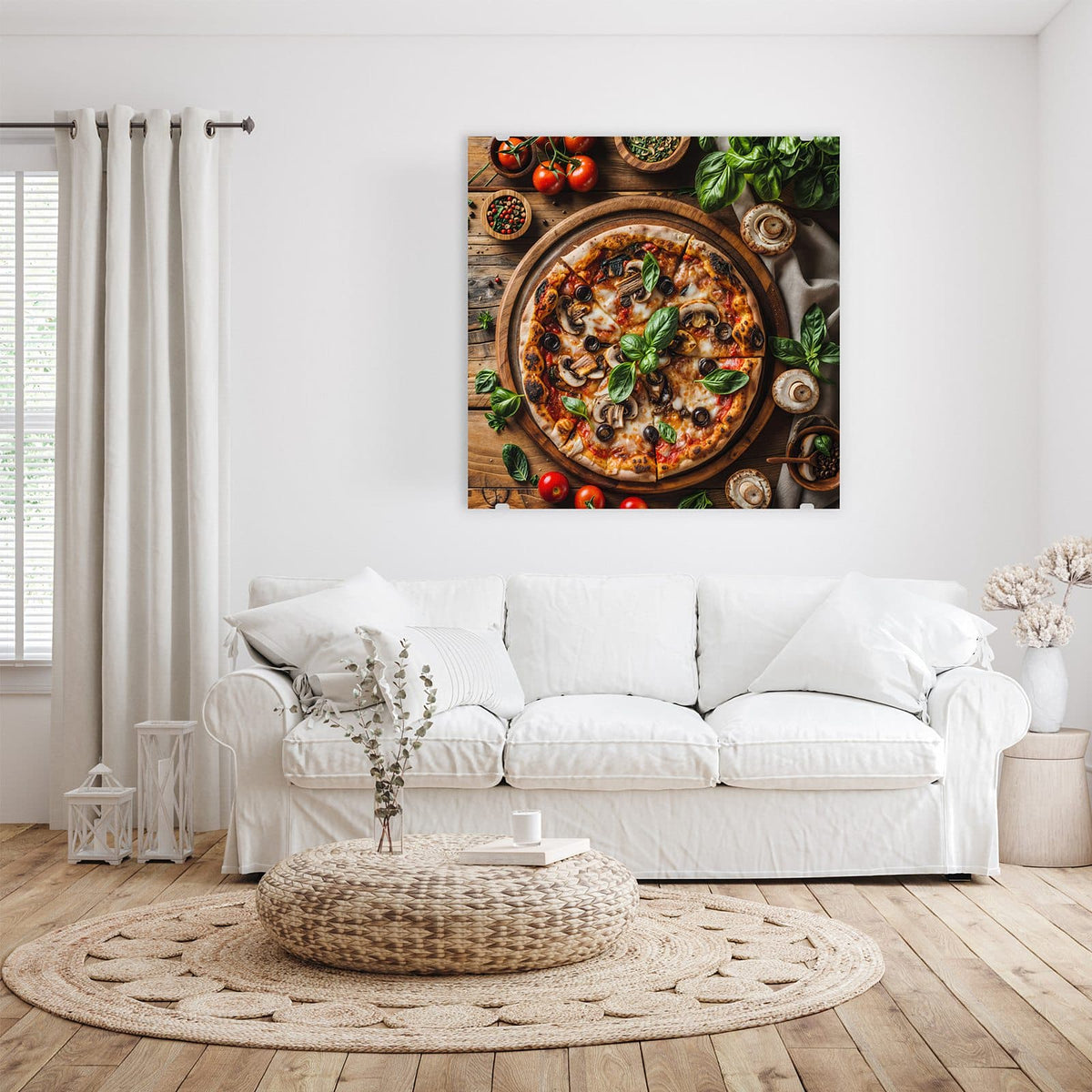 Glasbild Pizza mit Champignons an der Wand – Runde Pizza mit Champignons, schwarzen Oliven und Basilikum auf Holzbrett, ringsum Tomaten und Pilze.
