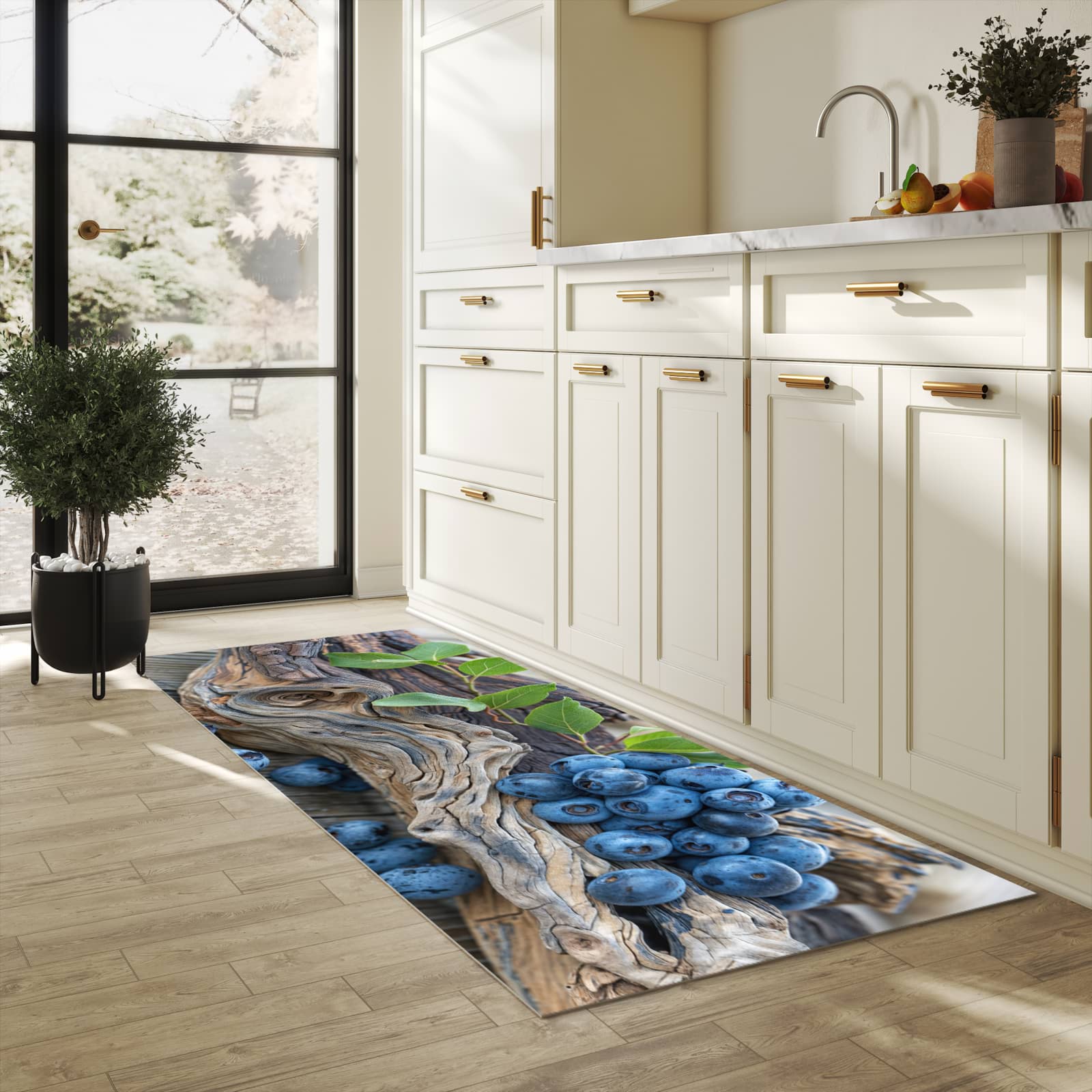 Bodenschonender Küchenteppich mit Motiv auf und Blaubeeren in heller Küche