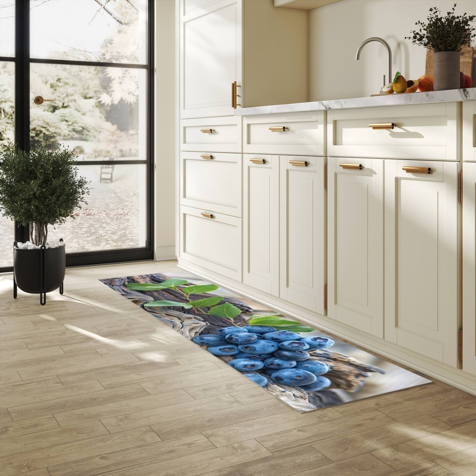 Rutschfester Küchenläufer mit Motiv auf und Blaubeeren in heller Küche