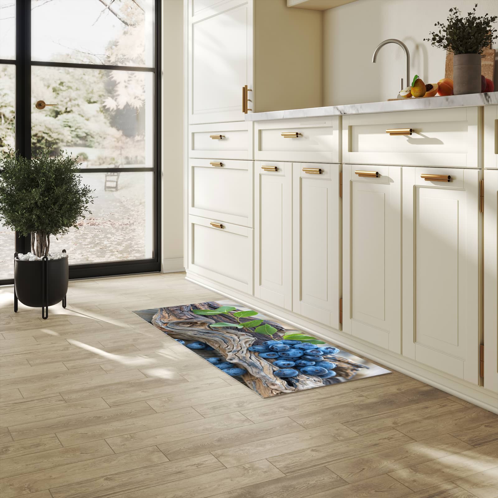 Pflegeleichter waschbarer Küchenläufer mit Motiv auf und Blaubeeren in heller Küche