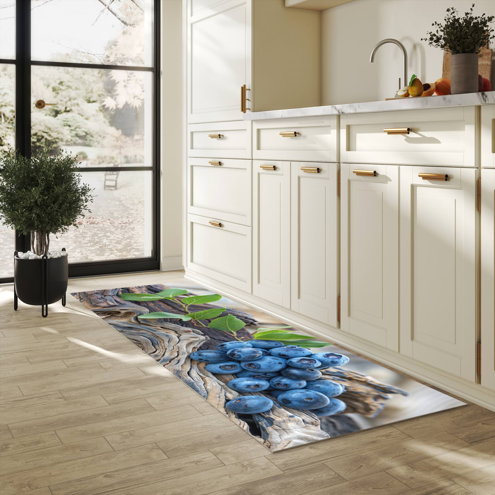 Abwaschbarer Küchenteppich mit Motiv auf und Blaubeeren in heller Küche