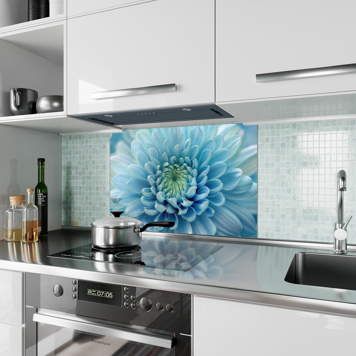 Küchenrückwand aus Glas Helle Chrysantheme im Hochformat als Spritzschutz hinter dem Kochfeld, über dem Fliesenspiegel montiert