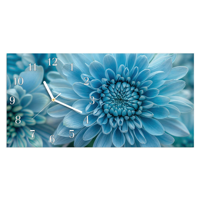 Wanduhr Blaue Blüte Makro aus Glas – Querformat 60 × 30 cm mit Ziffernblatt Klassisch