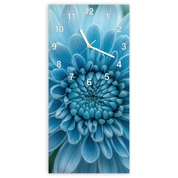 Wanduhr Blaue Blüte Makro aus Glas – Hochformat 30 × 60 cm mit Ziffernblatt Modern