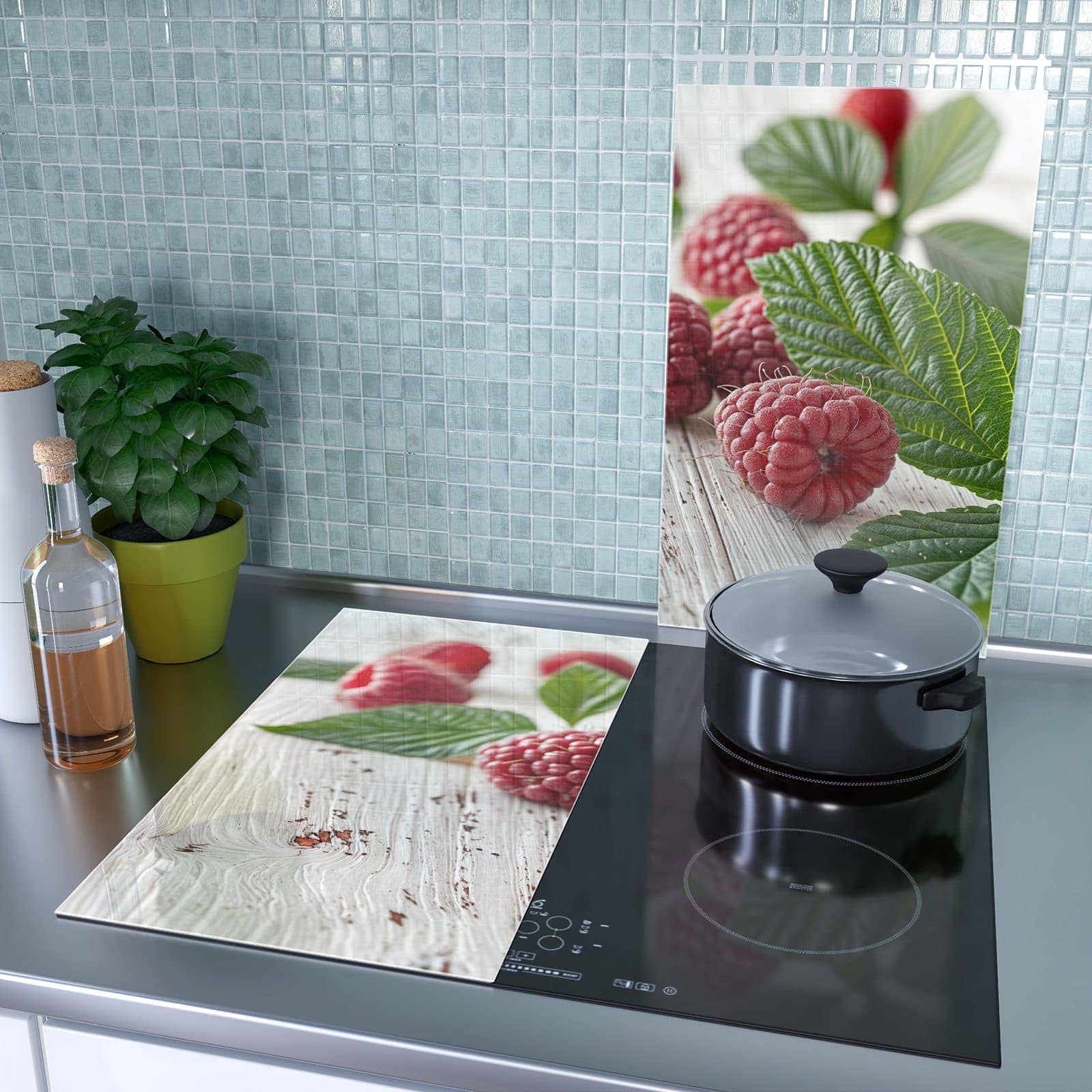 2-teilige Herdabdeckung mit Himbeeren Holztisch-Motiv als Spritzschutz hinter dem Kochfeld