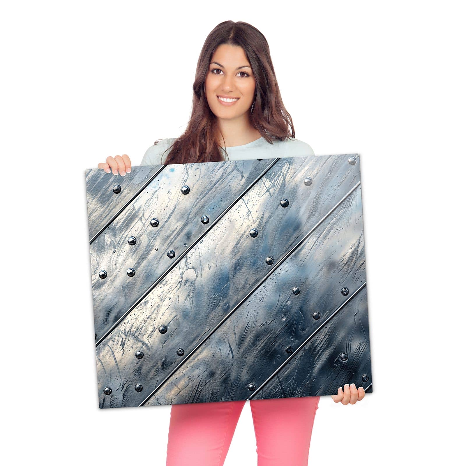 Herdabdeckplatte mit Metallplatte-Motiv wird zur Größendarstellung gehalten