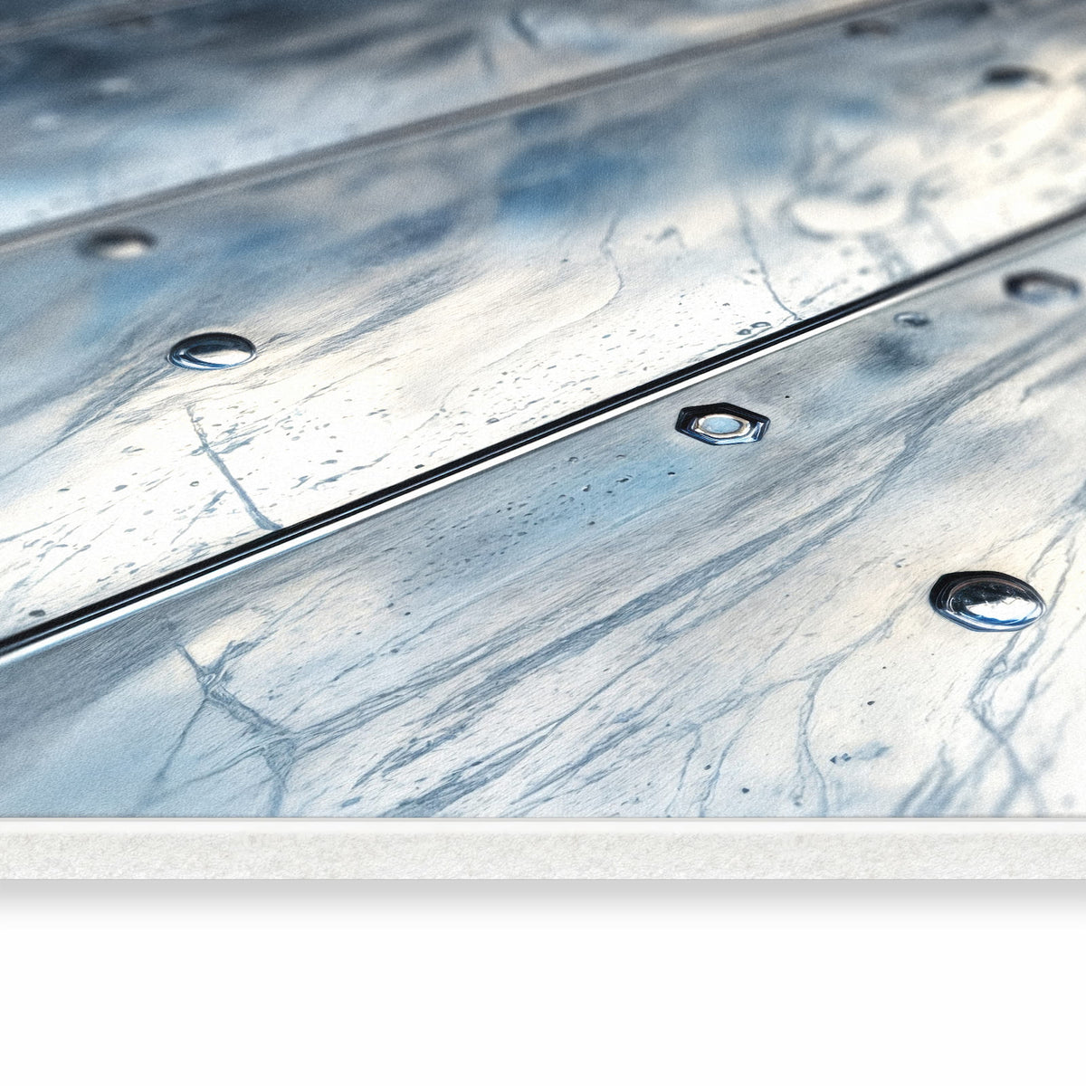Fleckenresistenter moderner Küchenläufer mit Motiv Metallplatte in seitlicher Ansicht