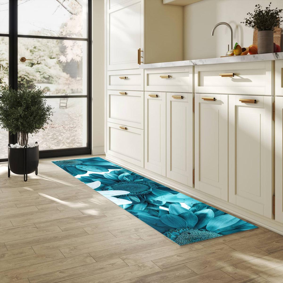 Hygienischer Küchenteppich mit Motiv Blaue Blütenpracht in heller Küche
