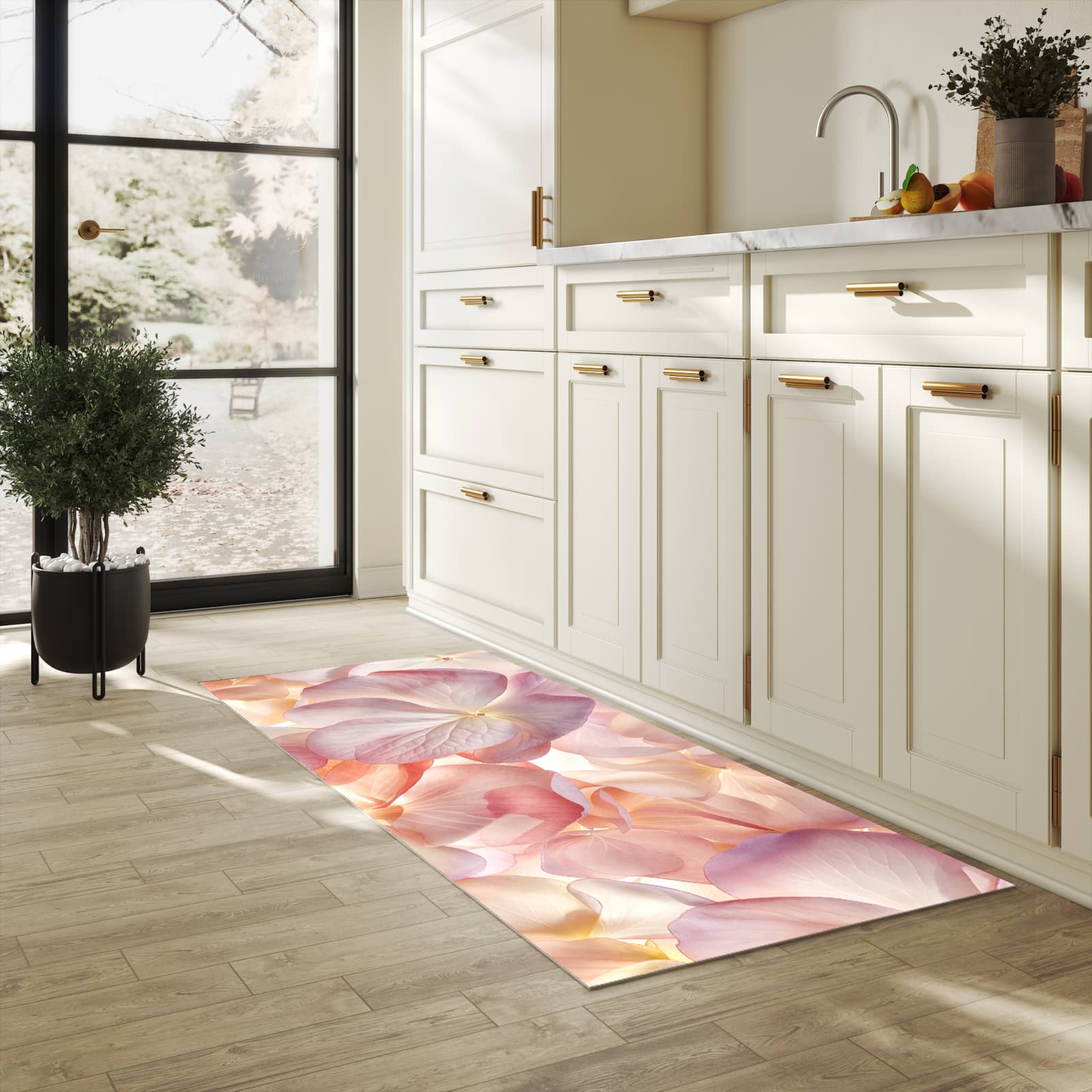 Feuchtigkeitsresistenter Küchenteppich mit Motiv Pastellblütenzauber in heller Küche