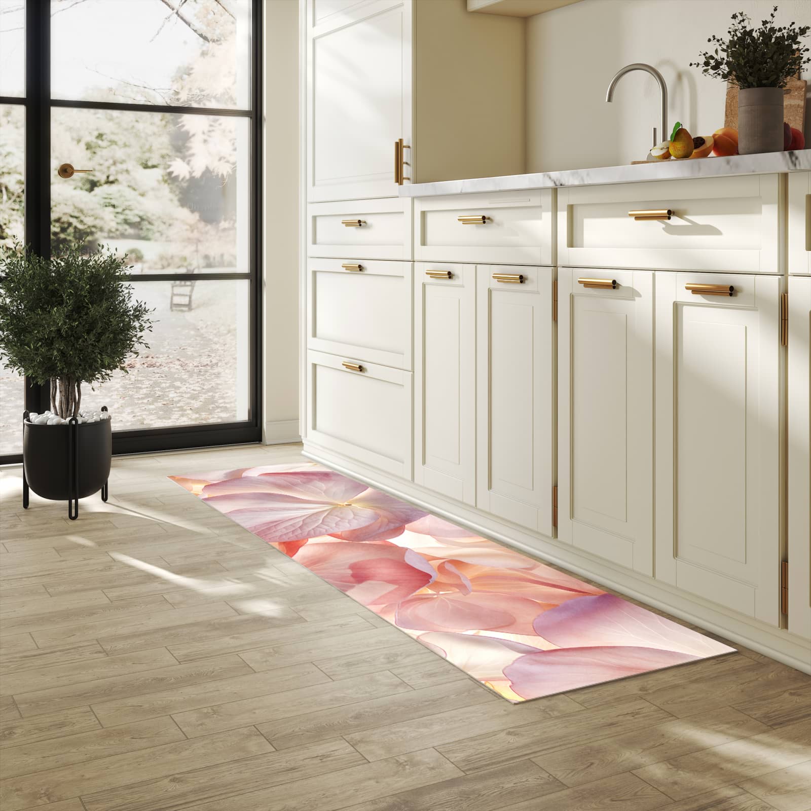 Strapazierfähiger Küchenteppich mit Motiv Pastellblütenzauber in heller Küche