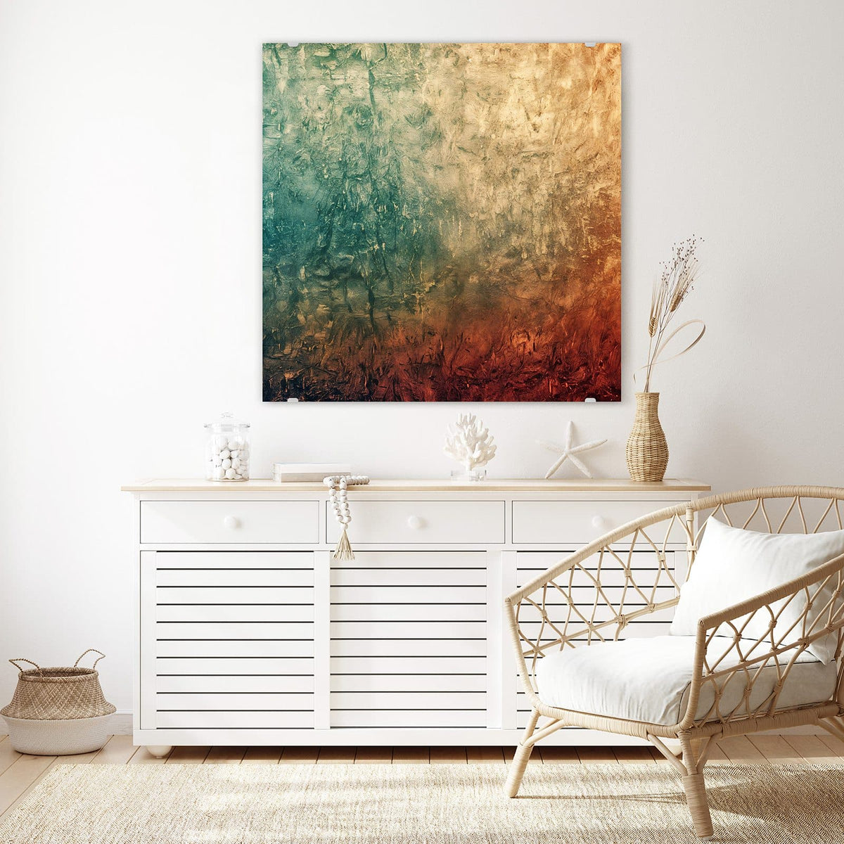 Glasbild Türkis und Rost an der Wand – Grob verputzte Fläche: links Türkisgrün, Mitte Creme, rechts und unten Rostrot.