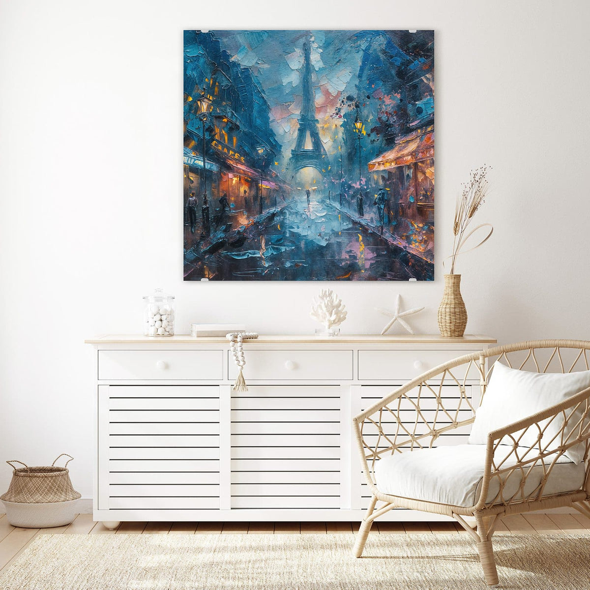 Glasbild Pariser Nacht an der Wand – Spachtelgemälde einer regennassen Straße mit Cafés, Laternen und Eiffelturm