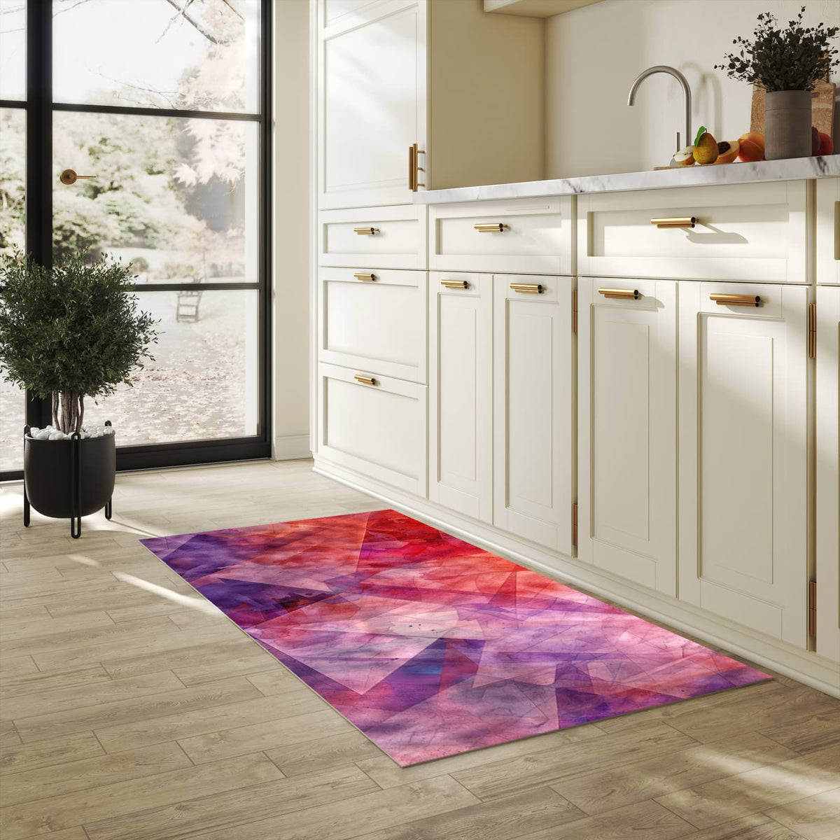 Bodenschonender waschbarer Küchenteppich mit Motiv Abstrakte Kunstform in heller Küche