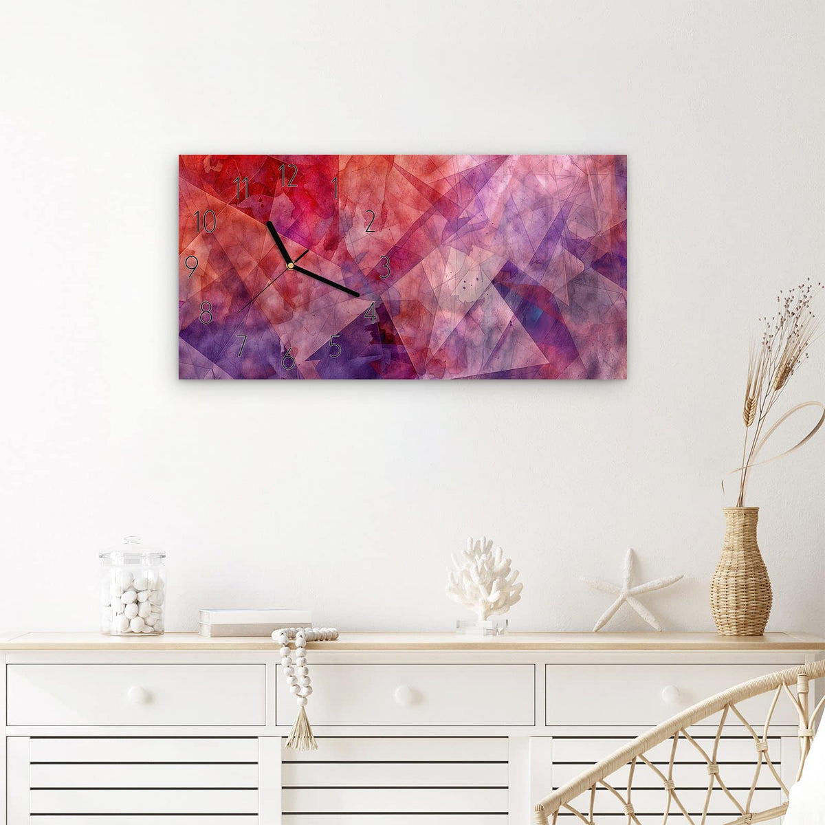 Wanduhr Abstrakte Kunstform aus Glas – Querformat 60 × 30 cm – Transparente Polygone in Rot und Violett