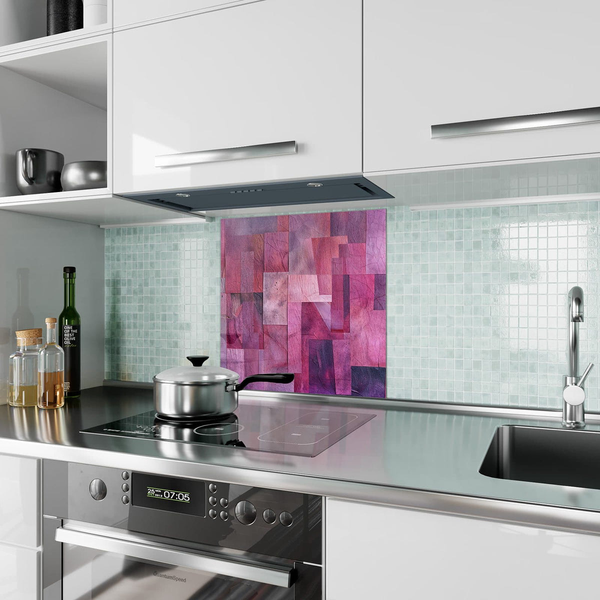 Küchenrückwand aus Glas Magenta Collage im quadratischen Format als Spritzschutz hinter dem Kochfeld, über dem Fliesenspiegel montiert