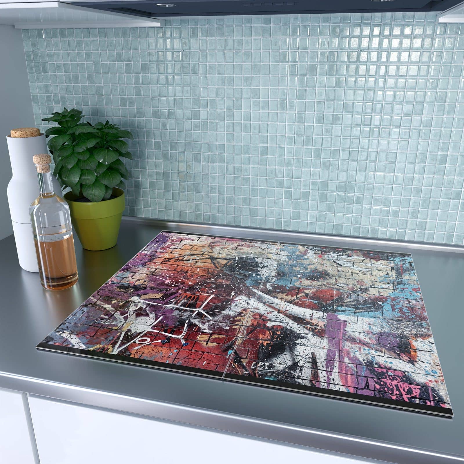 2-teilige Herdabdeckplatte mit Graffiti- Mauer-Motiv auf dem Ceranfeld