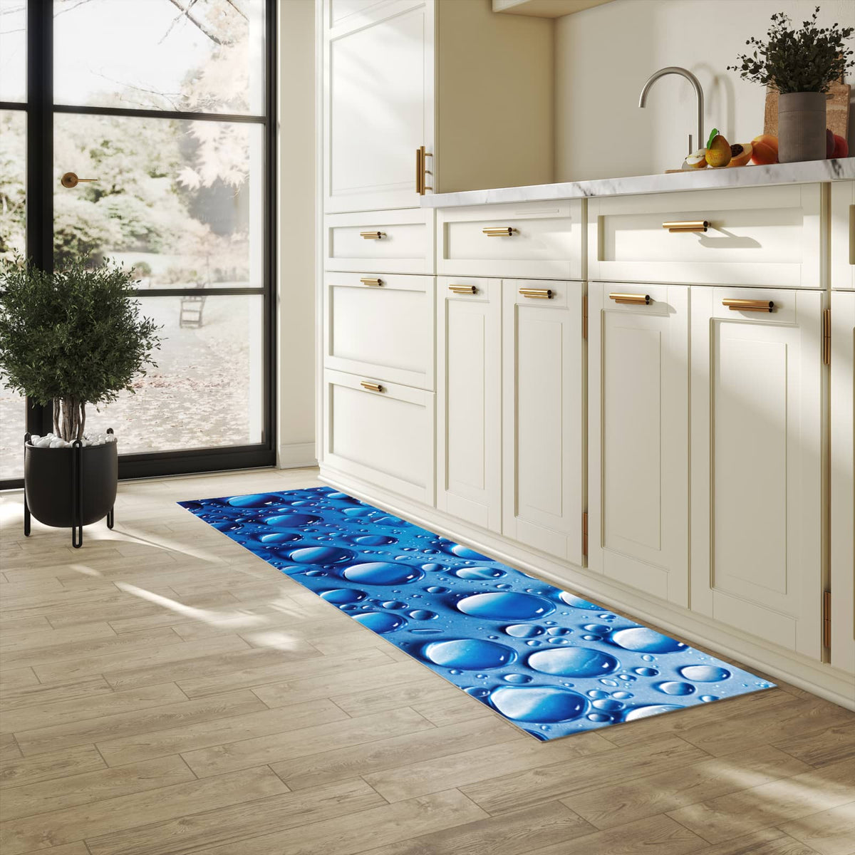 Geruchsneutraler waschbarer Läufer für die Küche mit Motiv Wassertropfen in heller Küche