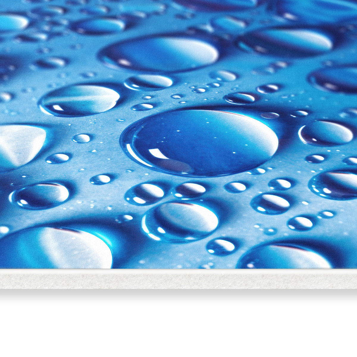 Rutschhemmender Teppich für die Küche mit Motiv Wassertropfen in seitlicher Ansicht
