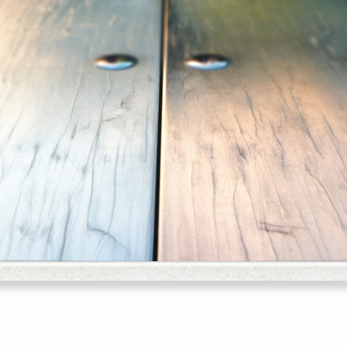Rutschfester Küchenläufer mit Motiv Metallene Paneele in seitlicher Ansicht