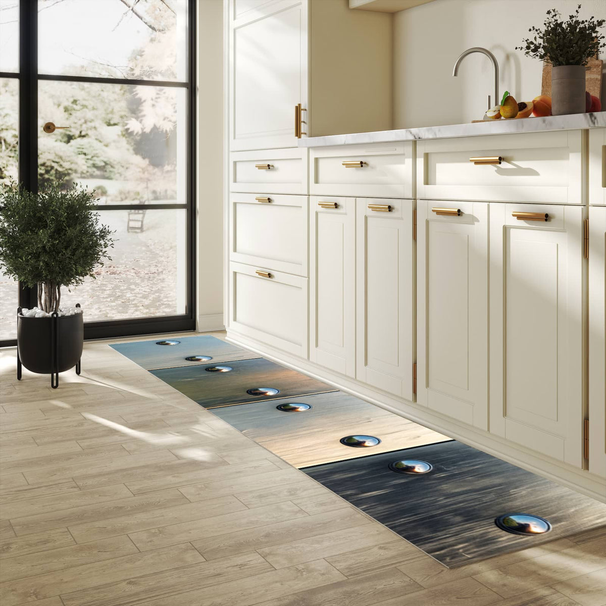 Langlebiger Küchenläufer mit Motiv Metallene Paneele in heller Küche